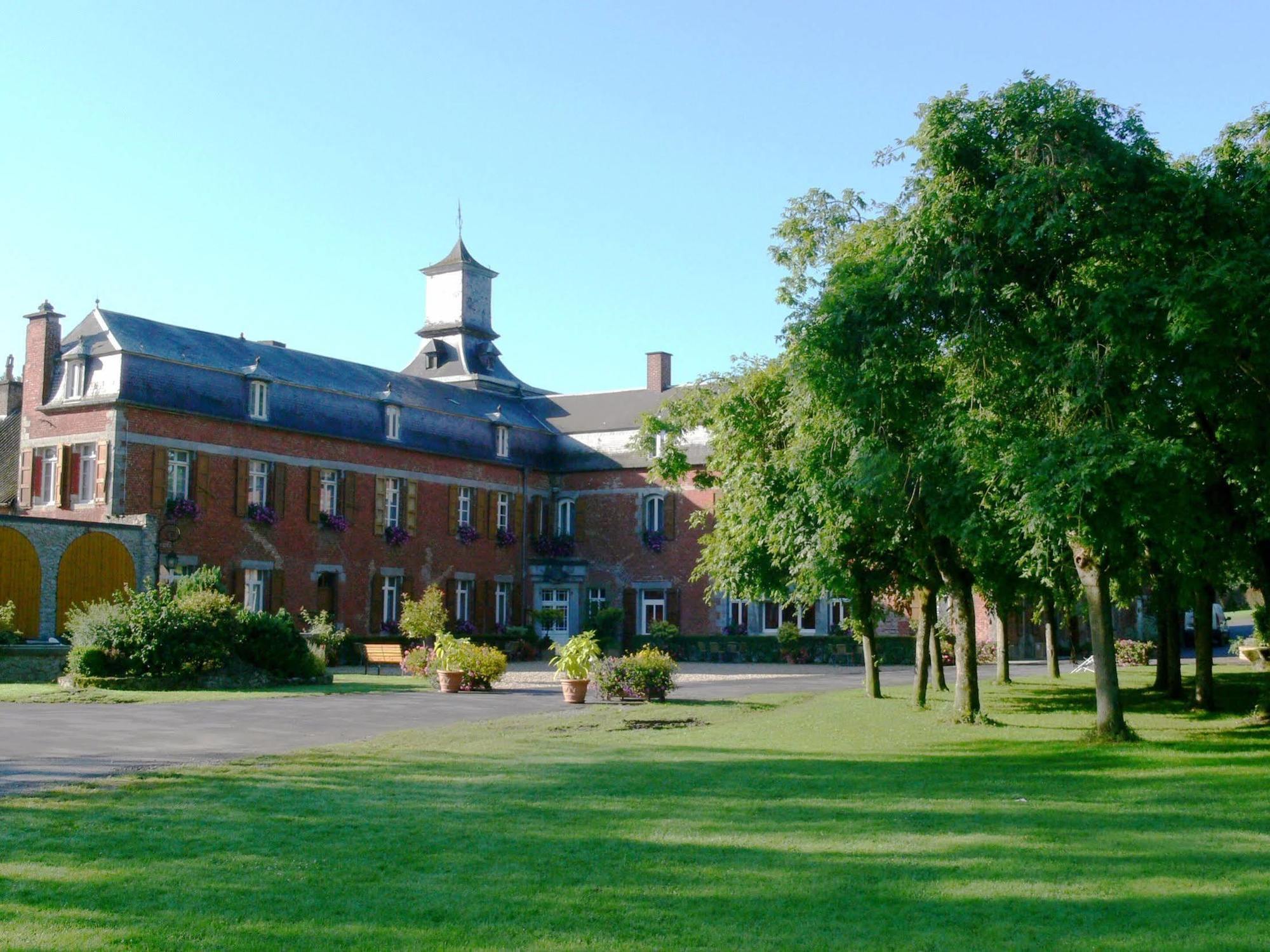 Logis - Chateau De La Motte - Hotel & Restaurant Liessies Exterior photo