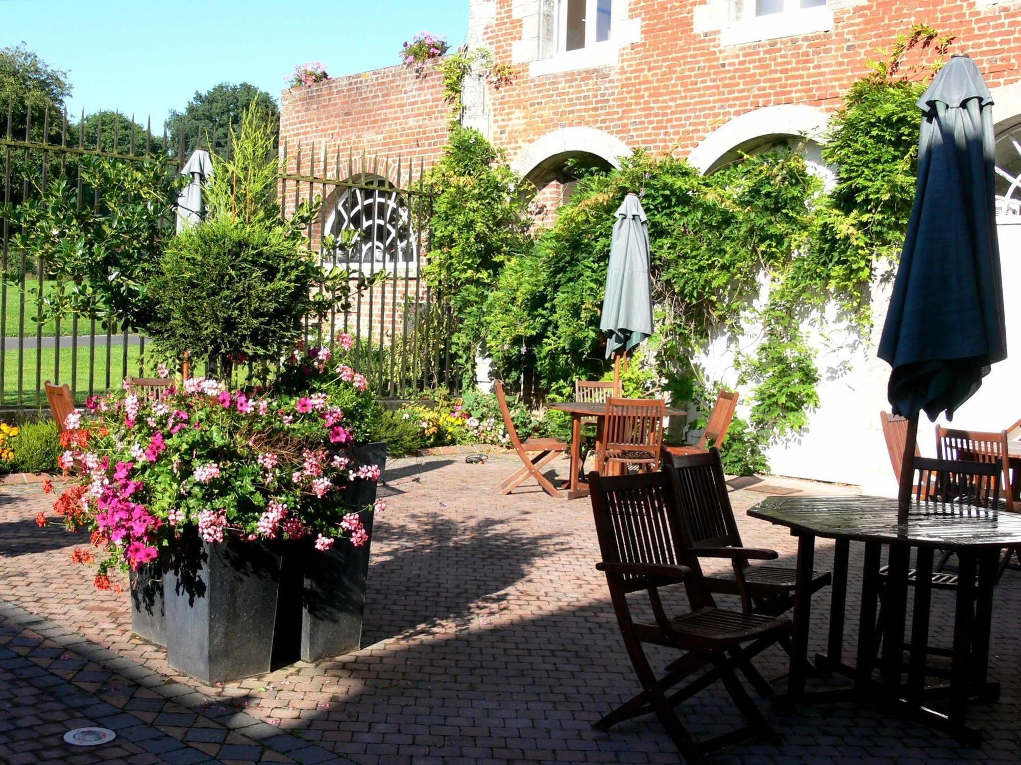 Logis - Chateau De La Motte - Hotel & Restaurant Liessies Exterior photo